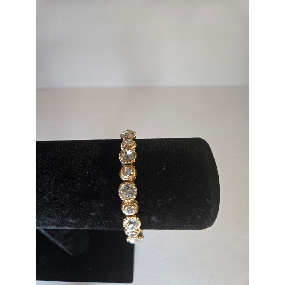 Gold Tone Bracelet With Rhinestones of Various Sizes Stretch
